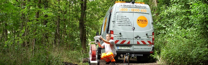 Kanalinspektion im Wald2